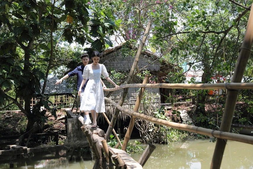 Monkey bridges Con Son Islet