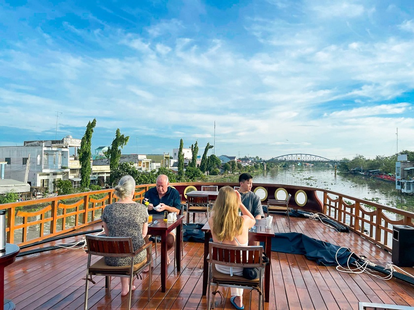 Deluxe Mekong River cruises