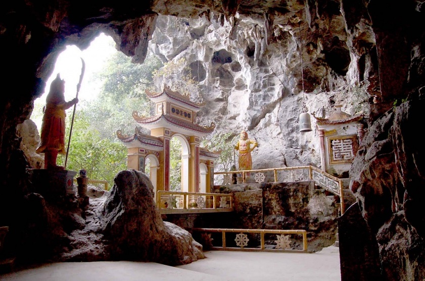 Dich Long Cave - on the list of Ninh Binh caves with pagodas