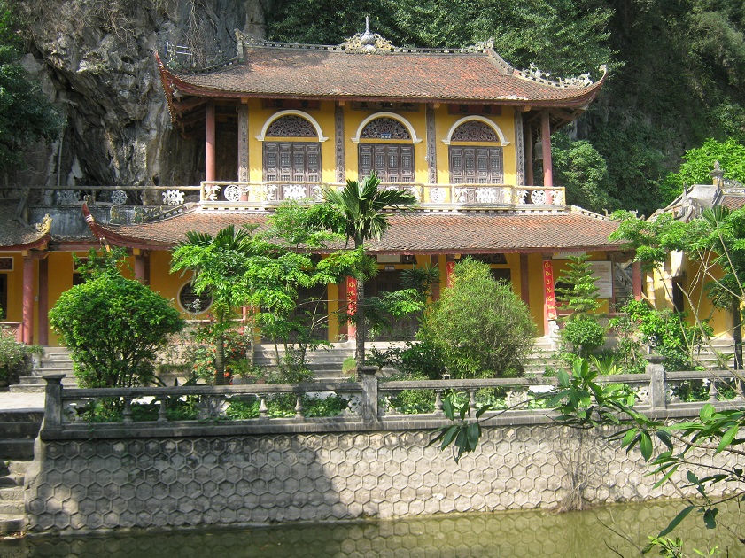 Dich Long Pagoda in Ninh Binh