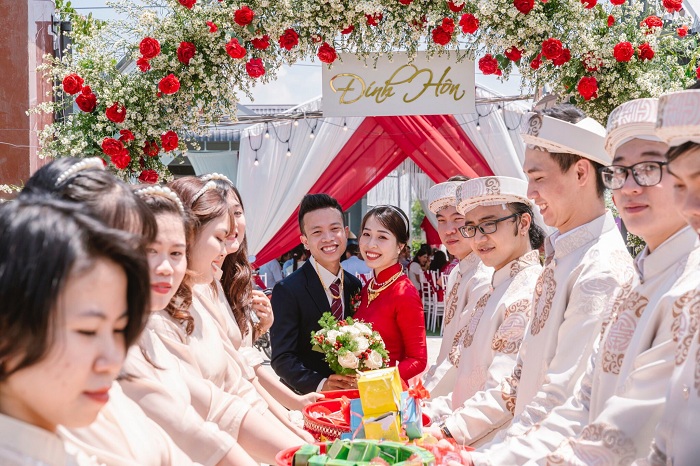 Đính hôn là gì Nghi thức lại quả trong tiệc đính hôn