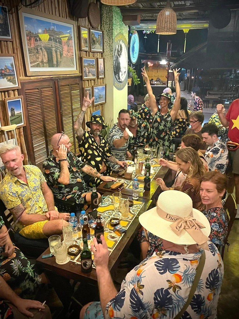 Double Cat Bar Hoi An