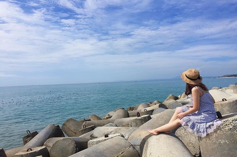Bờ kè chắn sóng tại đám Ông Địa