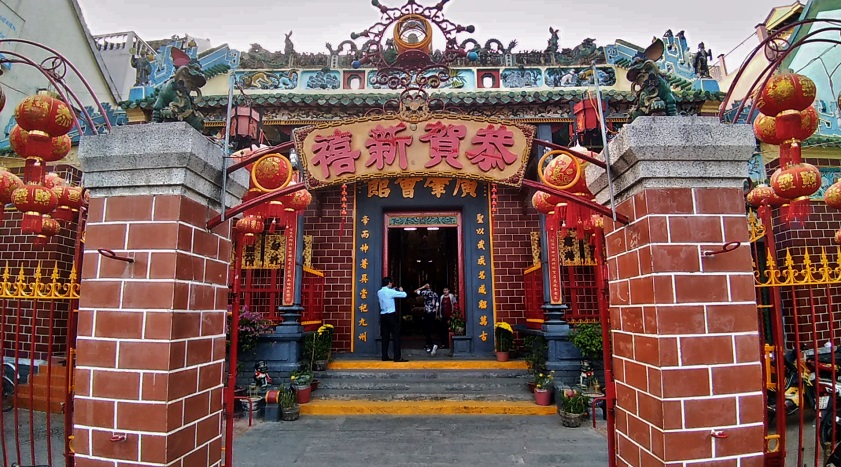 Experience local religious customs and practices