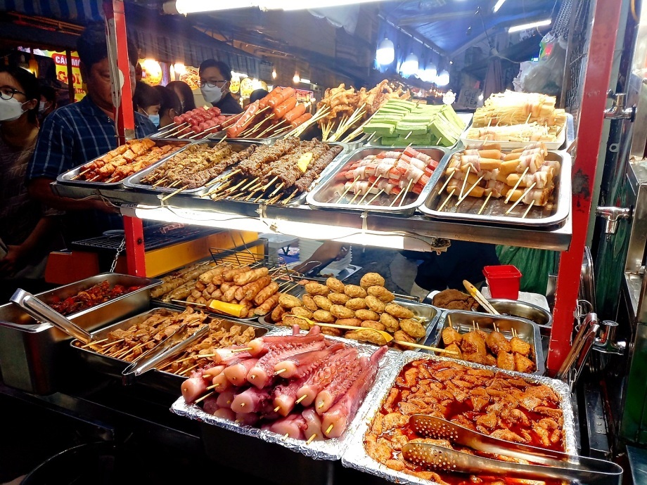 Explore Ho Thi Ky Food Street
