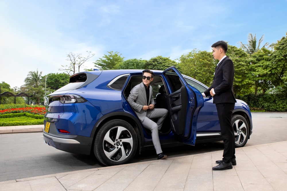 Explore Hoc Mon District with Xanh SM Taxi