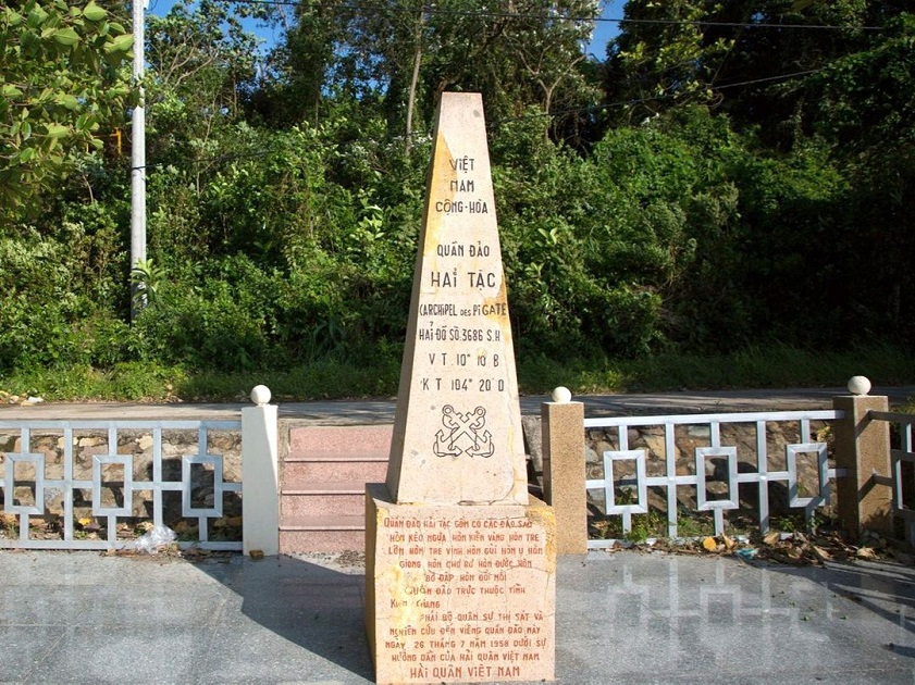 Pirate Islands Sovereignty marker on Pirate Islands