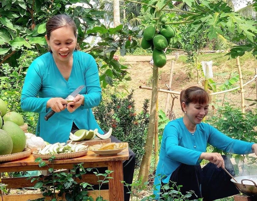 Exploring Con Son Islet