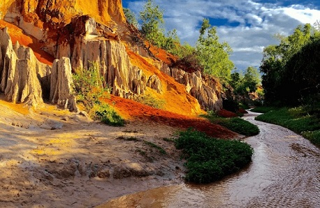 Fairy Stream Mui Ne: An oasis of clear waters and red cliffs