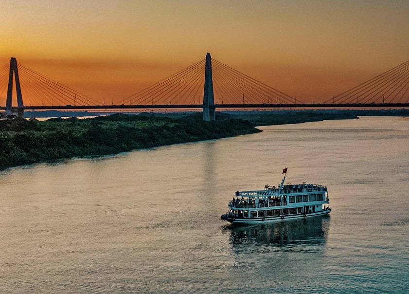 Geographic features of the Red River in Vietnam