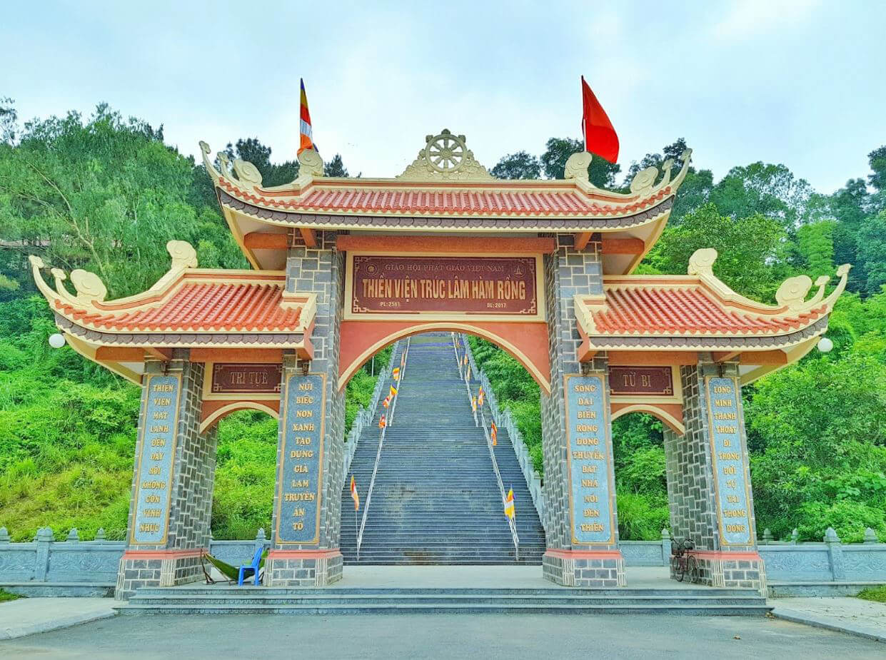 Động Long Quang Thiền viện Trúc Lâm Hàm Rồng