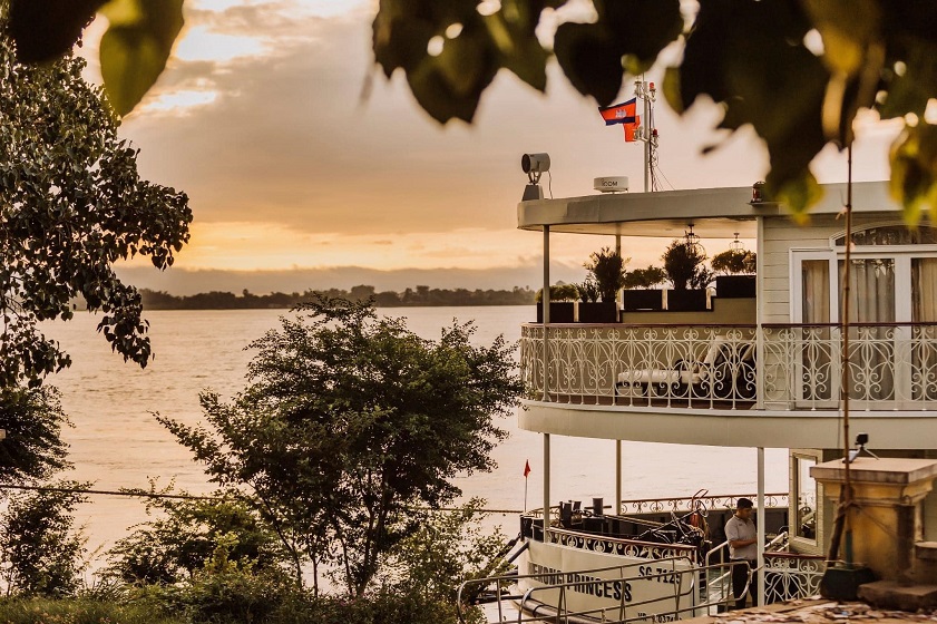 Mekong River cruise from Vietnam to Cambodia