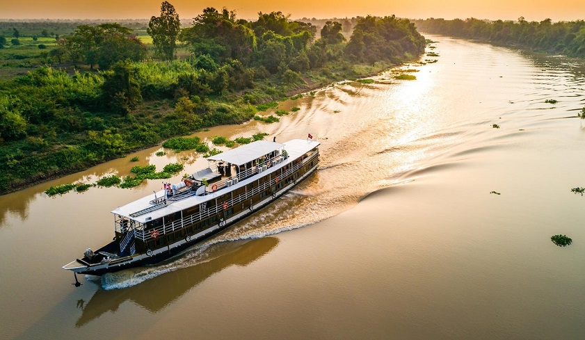 Mekong River cruise in Laos
