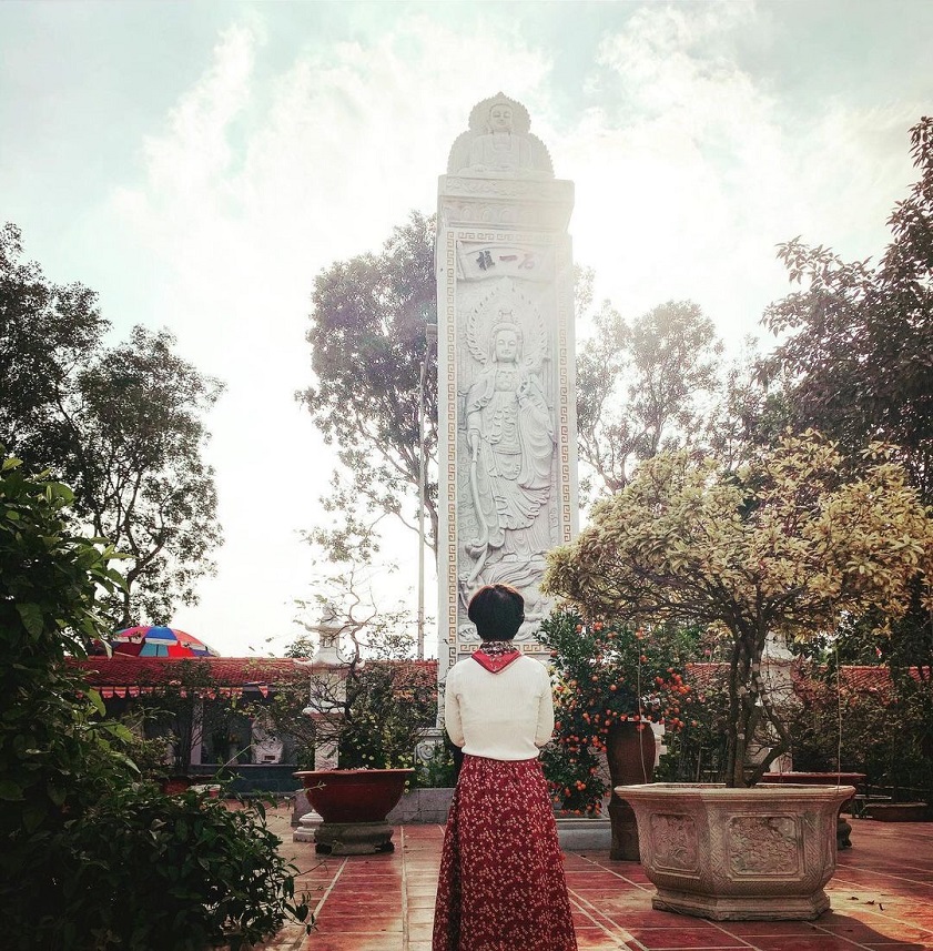 Non Nuoc Pagoda in Ninh Binh