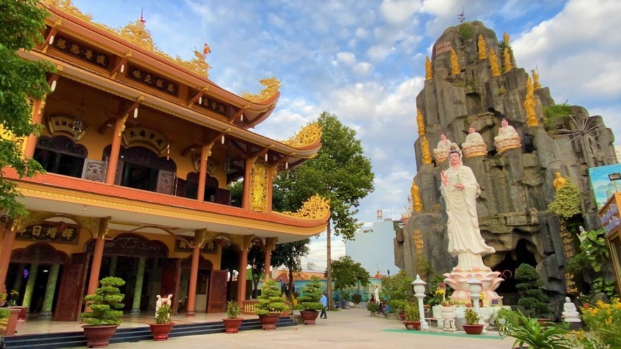 Phap Buu Pagoda in Hoc Mon District