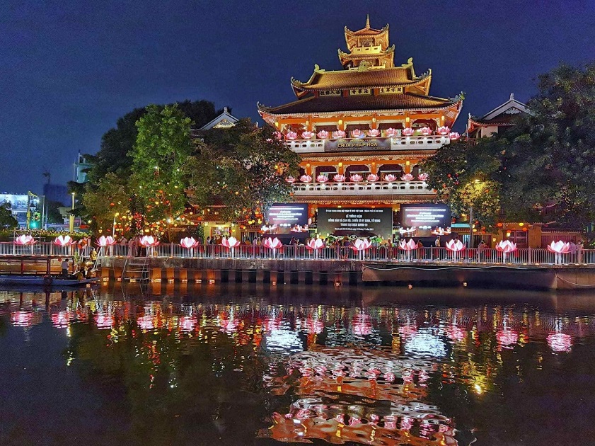 Phap Hoa Pagoda is beautifully illuminated at night