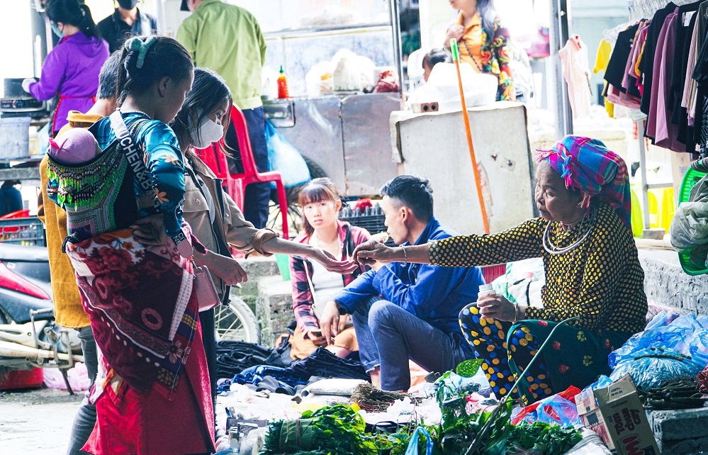 Quan Ba Heaven Gate Quan Ba Flea Market