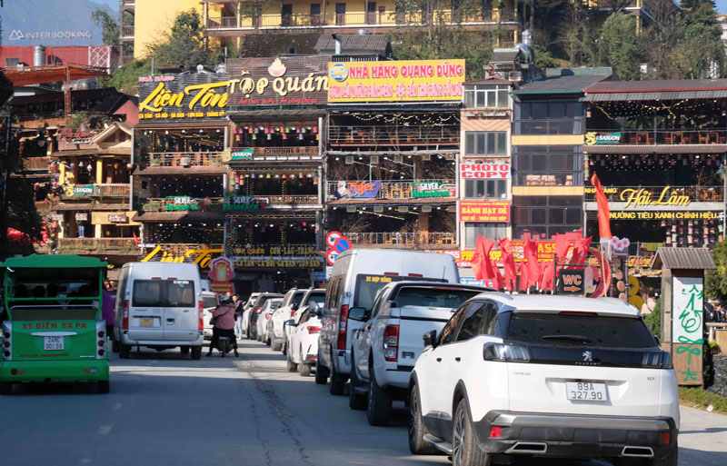 Renting a car in Lao Cai