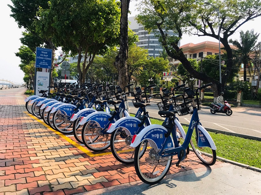 Ho Chi Minh City bike tour Saigon bike tour 2: “Journey Through The Echoes of History”