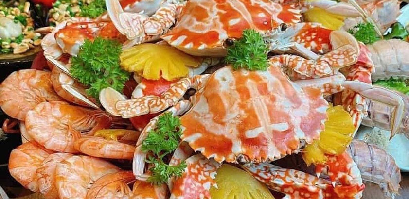 Quy Nhon food Seafood highlights the vibrant flavors of Quy Nhon food