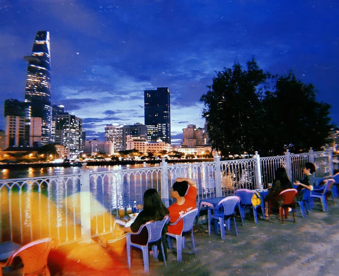 Snacks at the Rooftop of Thu Thiem Tunnel