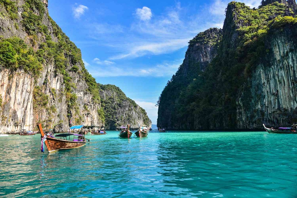 cheap countries to visit from Australia Take cheap trips from Australia to Thailand