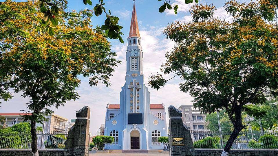 Quy Nhon Cathedral Take photos in front of Quy Nhon Cathedral