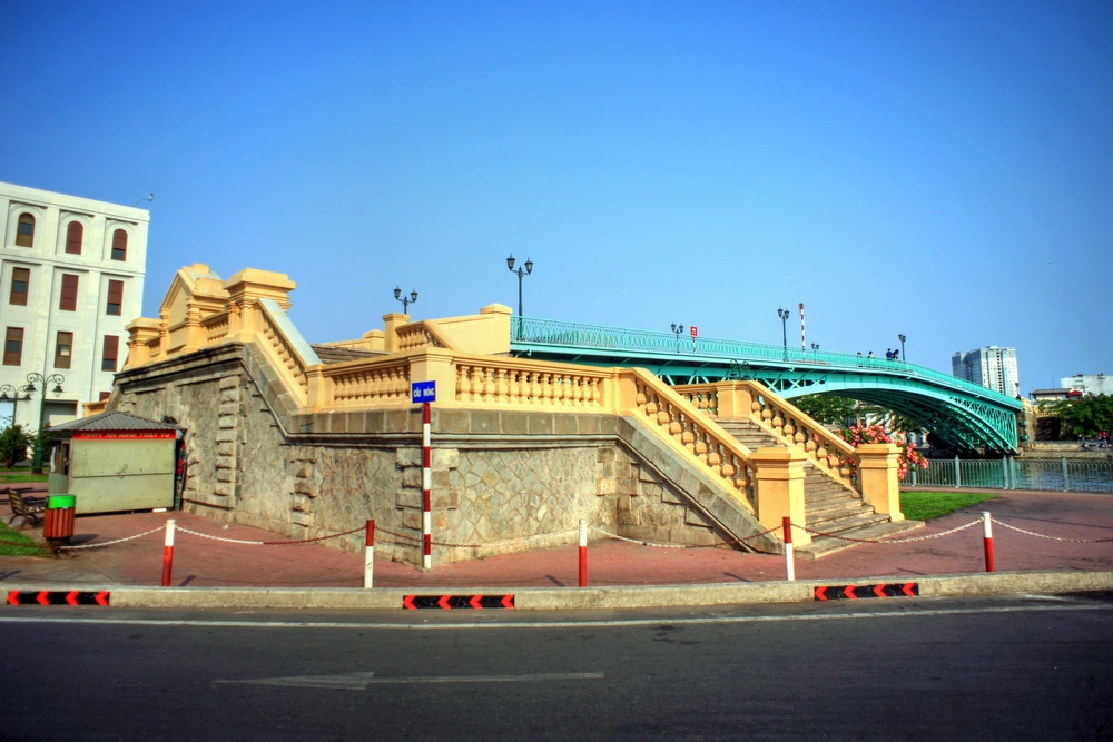 Mong Bridge Take stunning Mong Bridge photos