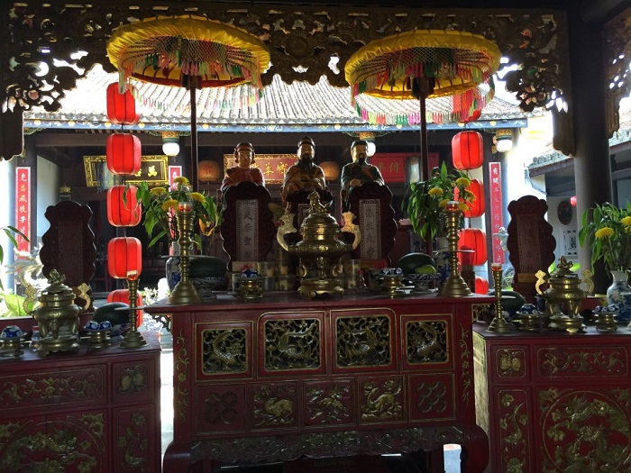 Nhiều bảo vật quý báu hiện còn lưu giữ tại đình