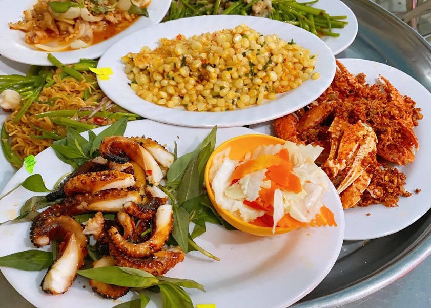 Thao Oc Restaurant on Vinh Khanh Food Street