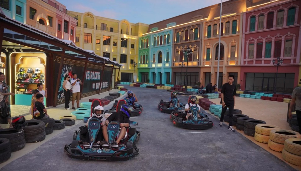 The Go-karting track at Vinpearl Harbour covers an area of up to 5,600 square meters