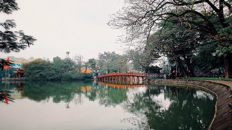 The Huc Bridge in Hanoi: Impressive with distinctive color and design