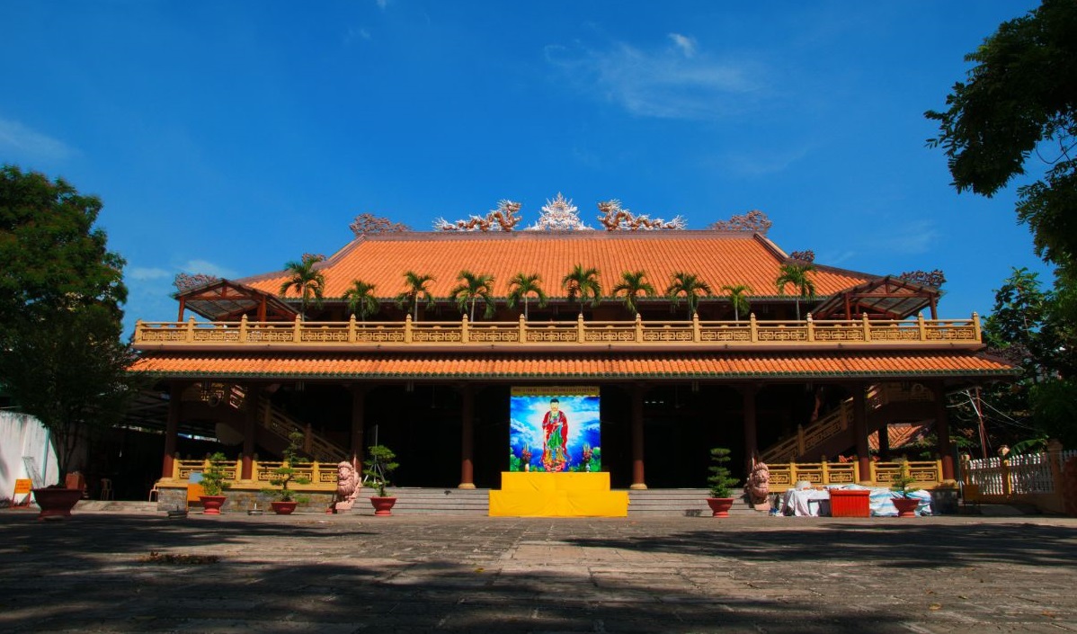 The Southern-style architecture of Giac Lam Pagoda