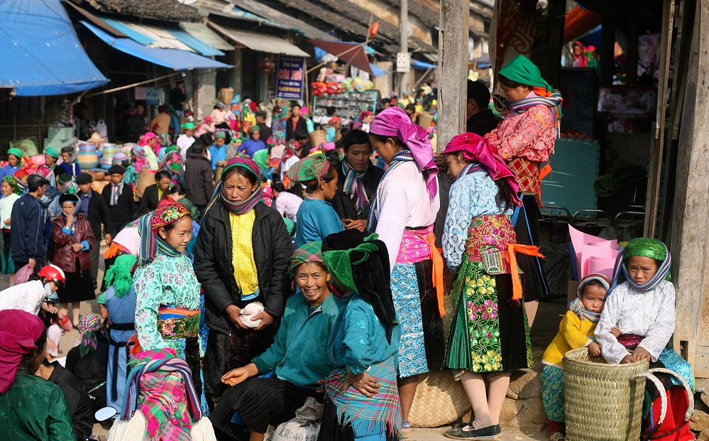 The lively atmosphere of Dong Van Market
