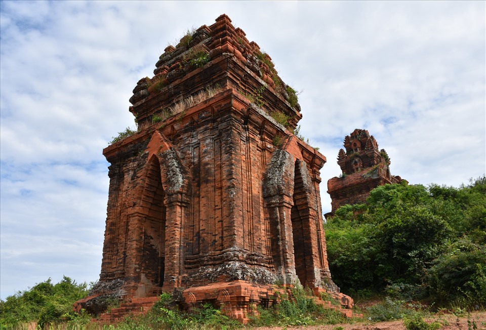 The unique architecture of Banh It Cham Temple