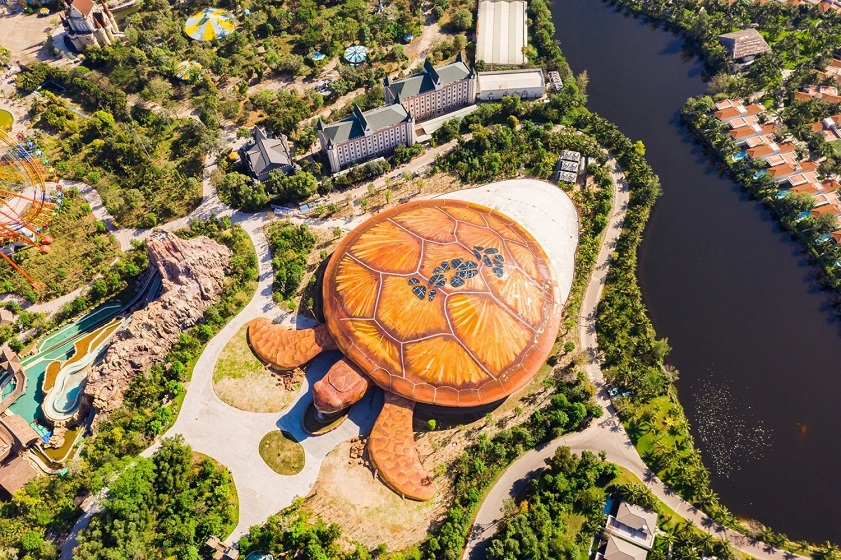 The unique turtle-shaped aquarium at VinWonders Phu Quoc