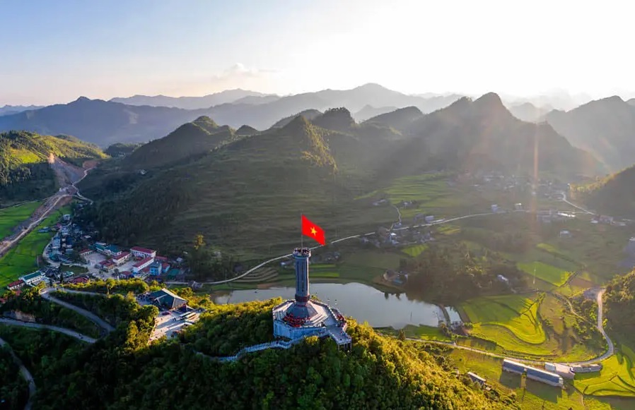 The view from the Lung Cu Flag Tower