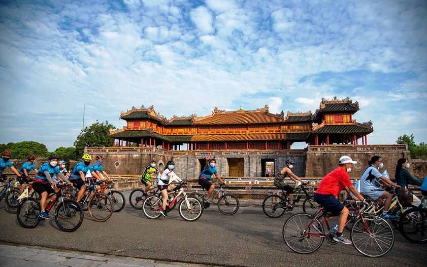 Cycle through all the tourist attractions in Hue, Vietnam while enjoying the weather