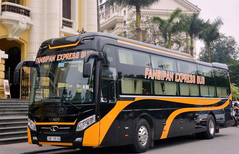 Tourist cars from Lao Cai to Sapa