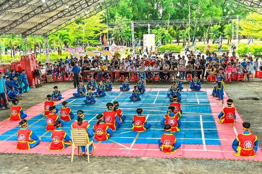 Traditional Vietnamese games