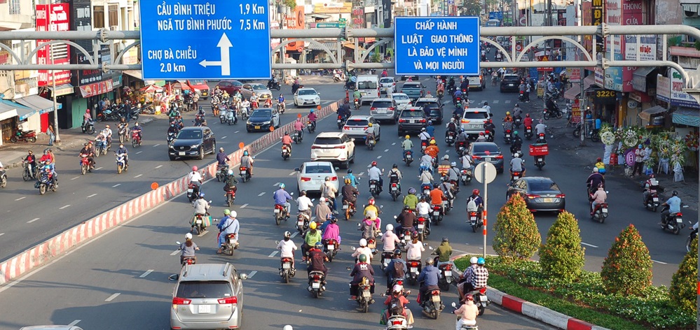 Travel by motorbike in Ho Chi Minh City
