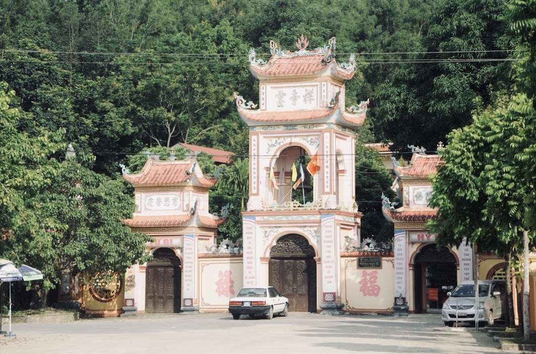 Citadel of the Ho Dynasty Tuong Van Pagoda