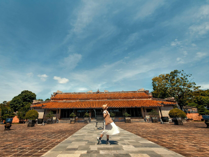 Check in trước kiến trúc cổ kính