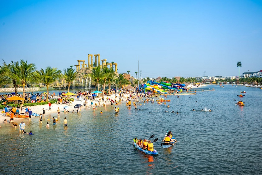 Vietnam itinerary 15 days VinWonders Wave Park Hanoi
