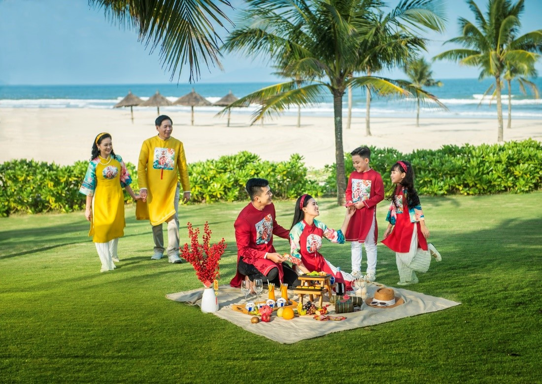 Vietnam population by age distribution reveals that the country is gradually aging (Source: Collected)