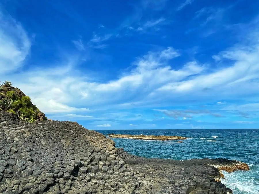 The temperature in December is quite pleasant, allowing you to enjoy the beautiful scenery throughout Vietnam