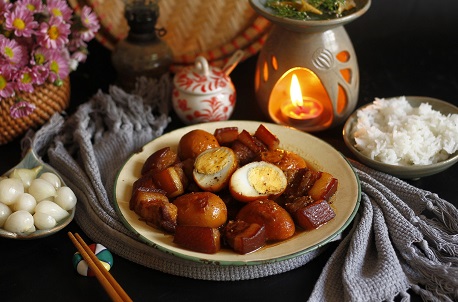 Vietnamese braised pork belly (thit kho tau): Recipe for an original taste