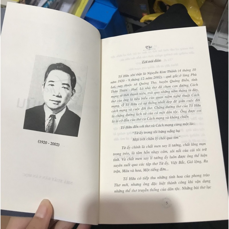 Vietnamese poets To Huu is renowned for his excellent revolutionary poetry