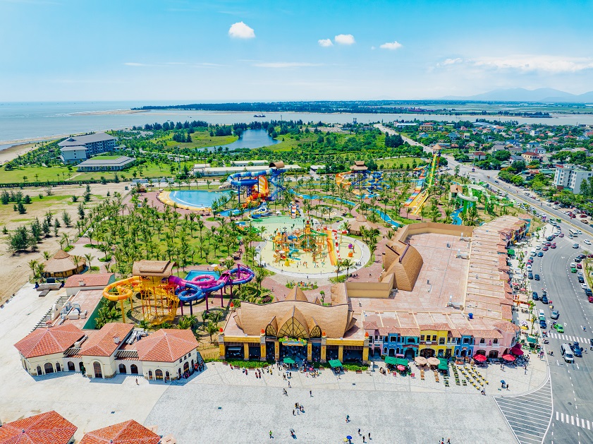 Phố đi bộ Thanh Hóa VinWonders Cửa Hội