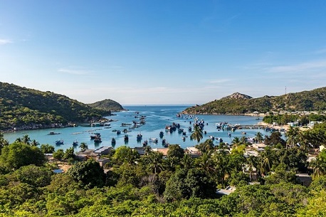 Vinh Hy Bay, Ninh Thuan: A scenic marvel for nature lovers